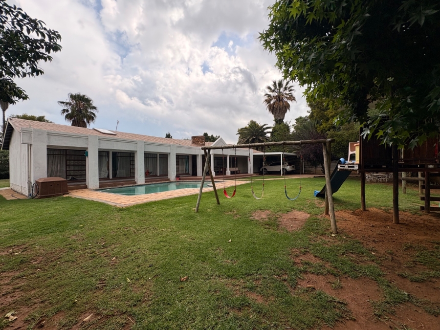 4 Bedroom Property for Sale in Flamwood North West